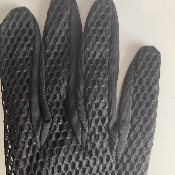 Vintage 1960’sblack short gloves sz small women